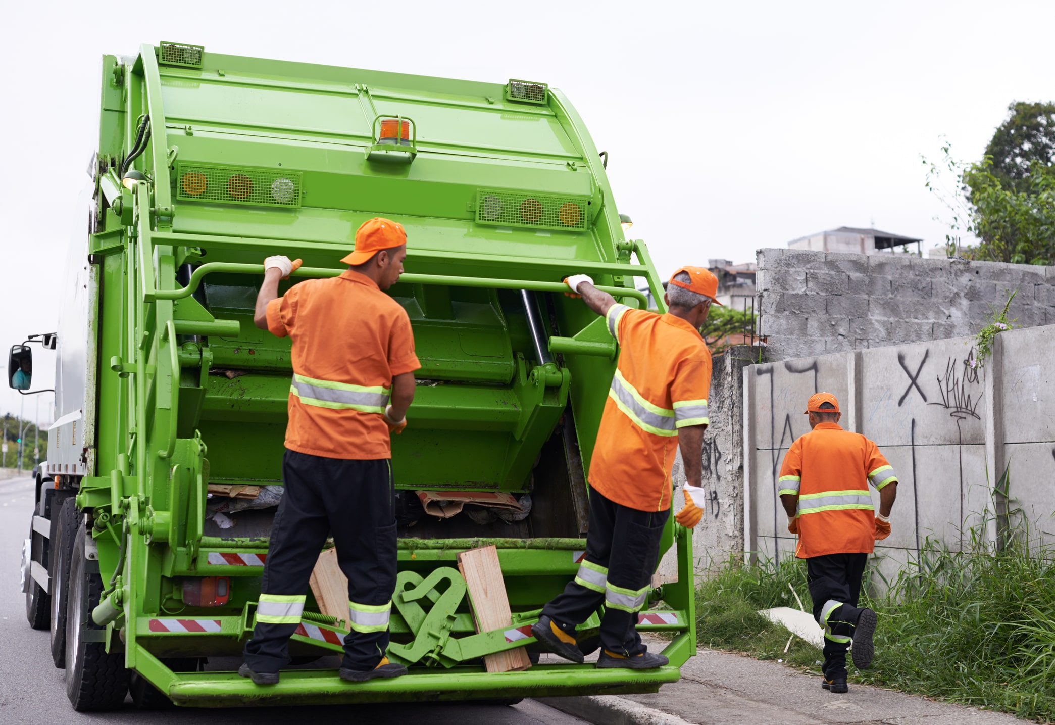 DIY vs. Professional Junk Removal - Best Dumpster and Recycling